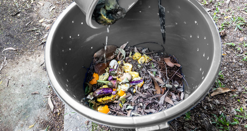 how to make compost in a bucket
